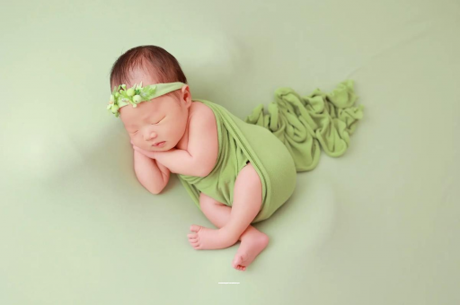 陵水宝宝边吃边拉正常吗